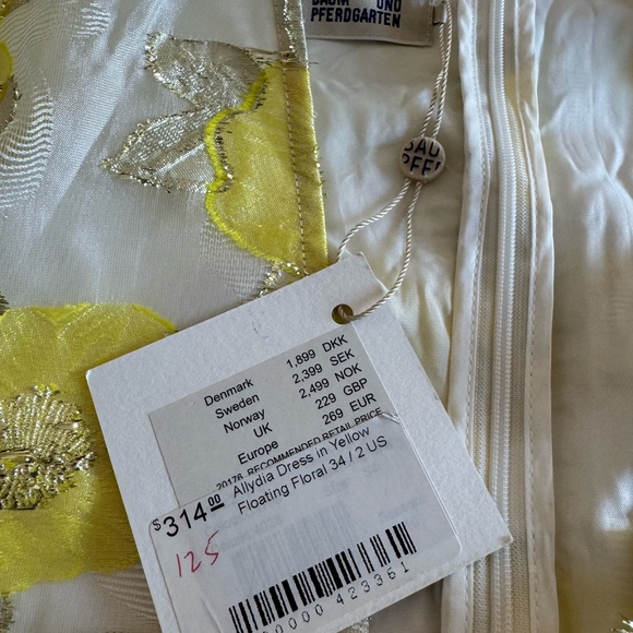 Alysia Dress in Yellow Floating Floral - Picture 5 of 8